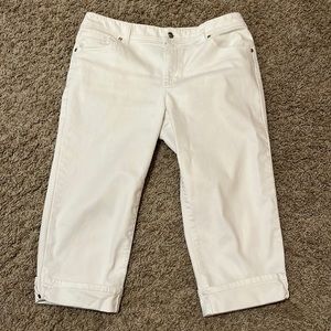 White ladies Chicos crops in comfortable cotton/Spandex fabric. Chicos Size 1.5.